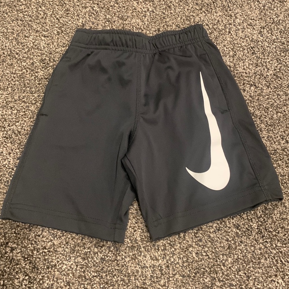 Boys Nike shorts size 6